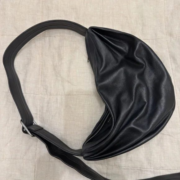 COS EUC banana bag (leather) - Picture 5 of 6